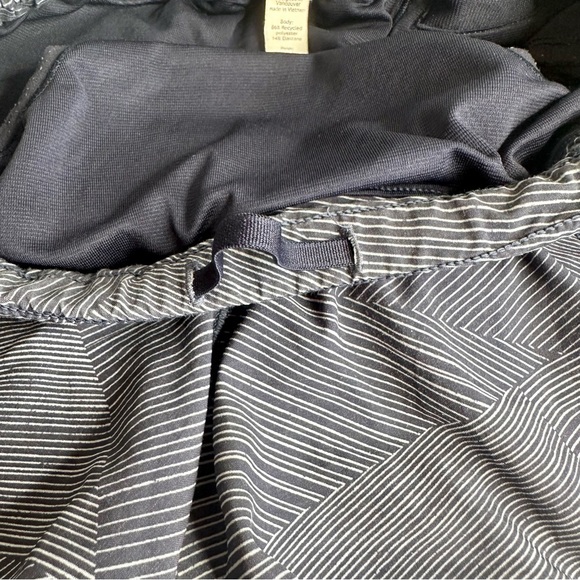 Lululemon Hotty-Hot Short Blue Striped 2.5” Size 4 Tall Zip Pocket Running Yoga - Picture 6 of 11